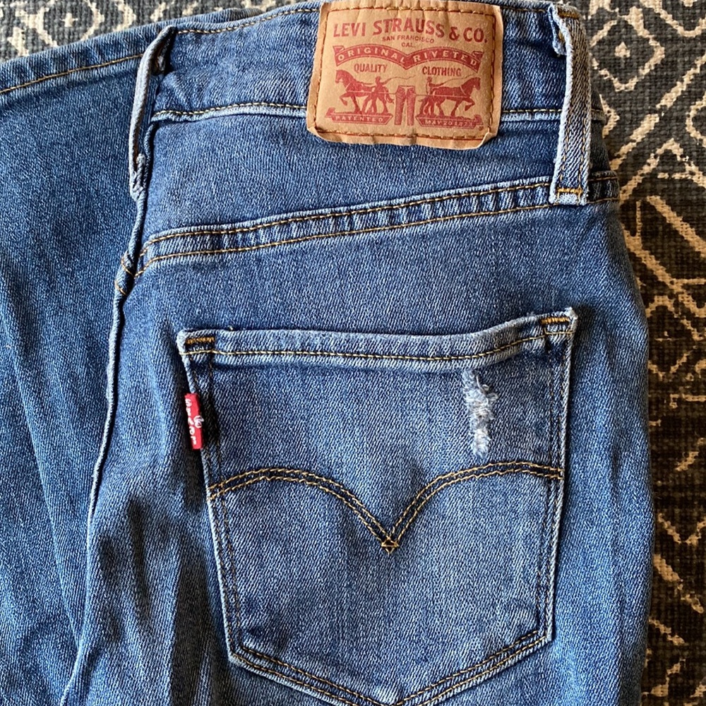 Levi’s 721 High Rise Skinny Jeans - Picture 5 of 5